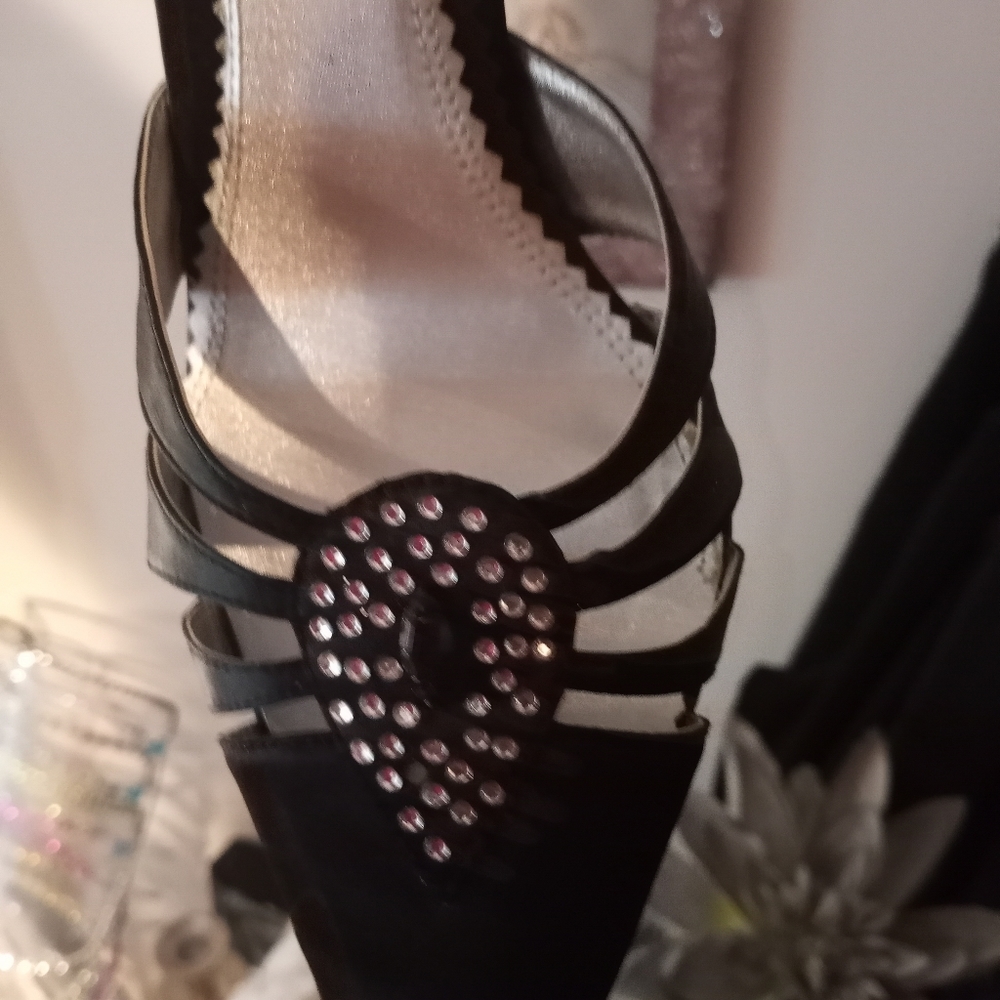 Shoe - Picture 4 of 6